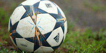 El escándalo por fraude y pérdidas millonarias que sacude a una figura del fútbol y la empresa de su pareja